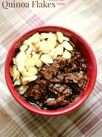 Gingerbread Quinoa Flakes | Strength and Sunshine @RebeccaGF666 A simple single-serve, protein-packed, holiday breakfast recipe! A bowl of gluten-free and vegan Gingerbread Quinoa Flakes will give you all the Christmas jingle you'll need to start the day merry!
