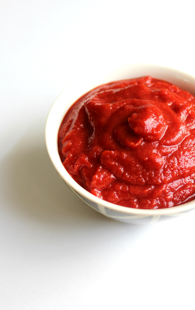 Easy Homemade Ketchup | Strength and Sunshine @RebeccaGF666 #ketchup #dip #condiment #glutenfree #sugarfree #paleo #vegan #homemade