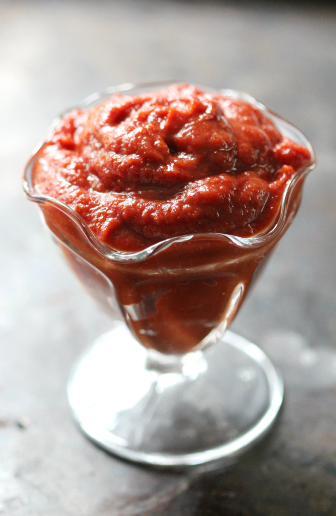 Easy Homemade BBQ Sauce | Strength and Sunshine @RebeccaGF666 And easy homemade gluten-free, vegan, paleo, and sugar-free recipe for a classic healthy sauce!