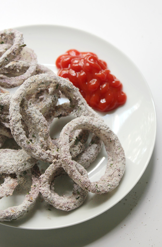 Blue Cornmeal Baked Onion Rings | Strength and Sunshine @RebeccaGF666 Healthy baked onion rings coated with blue cornmeal. No oil, gluten-free, and vegan, perfect to satisfy that "fried & fast" comfort food craving! Snacking, tailgating, or as a dinner side dish!