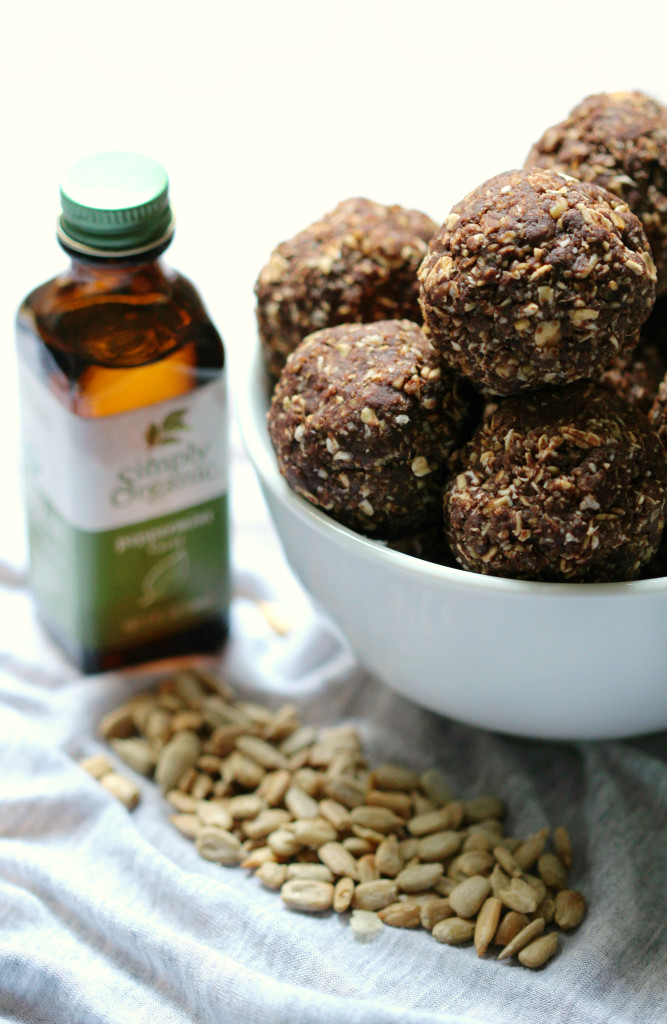 Mint Chocolate Sunflower Bites | Strength and Sunshine @RebeccaGF666 The refreshing taste of mint paired with decadent chocolate is a match made in flavor heaven. These Mint Chocolate Sunflower Bites provide a hefty dose of flavor along with whole grain oats and sunflower seeds, making them the perfect healthy gluten-free, nut-free, and vegan energy snack recipe!