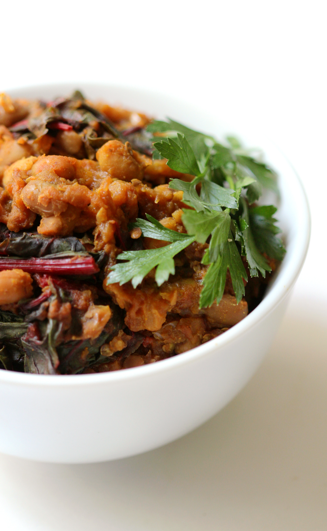 Black Eyed Pea Curry with Swiss Chard & Roasted Eggplant | Strength and Sunshine @RebeccaGF666 An easy quick curry for a warming meal any night of the week. Black Eyed Pea Curry with Swiss Chard & Roasted Eggplant is packed with creamy veggie power to satisfy even this biggest plant-based skeptic! A perfect gluten-free, vegan, meatless dinner recipe.