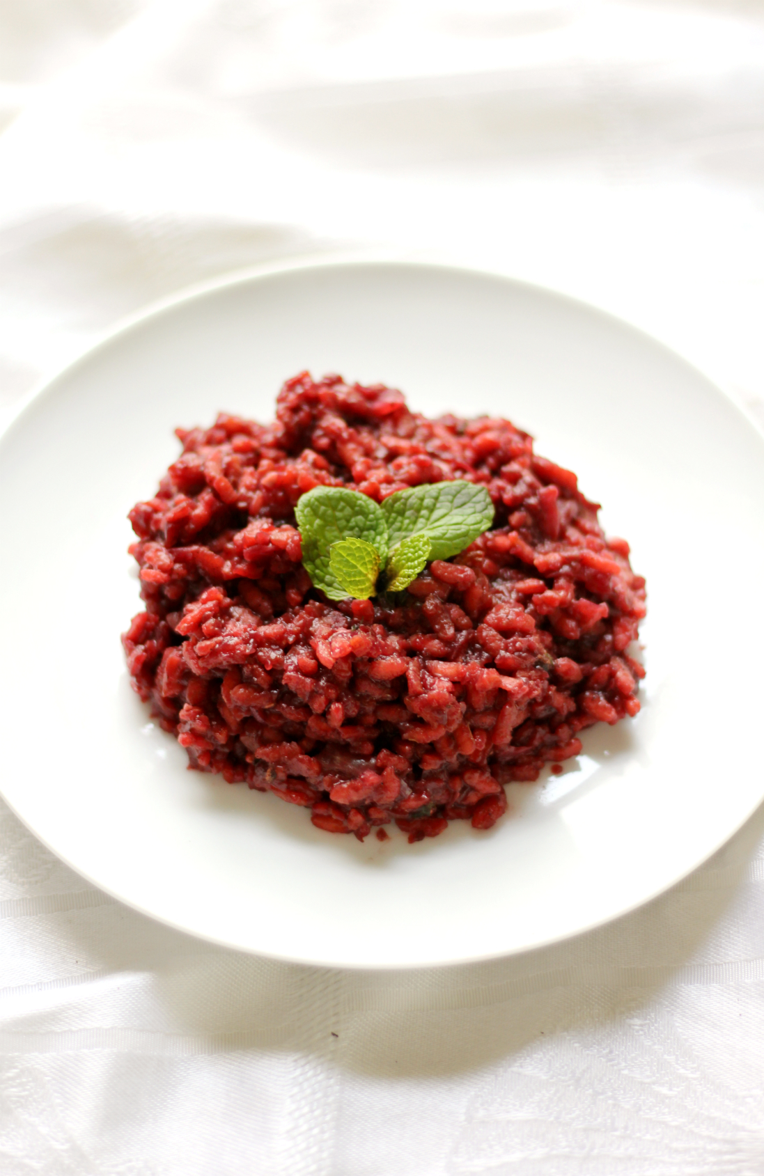 Beetroot Risotto | Strength and Sunshine @RebeccaGF666 Ultra creamy vegan and gluten-free beetroot risotto. A delicious and beautiful side dish done in 30 minutes. This healthy risotto recipe will have you winning dinnertime! [ad]