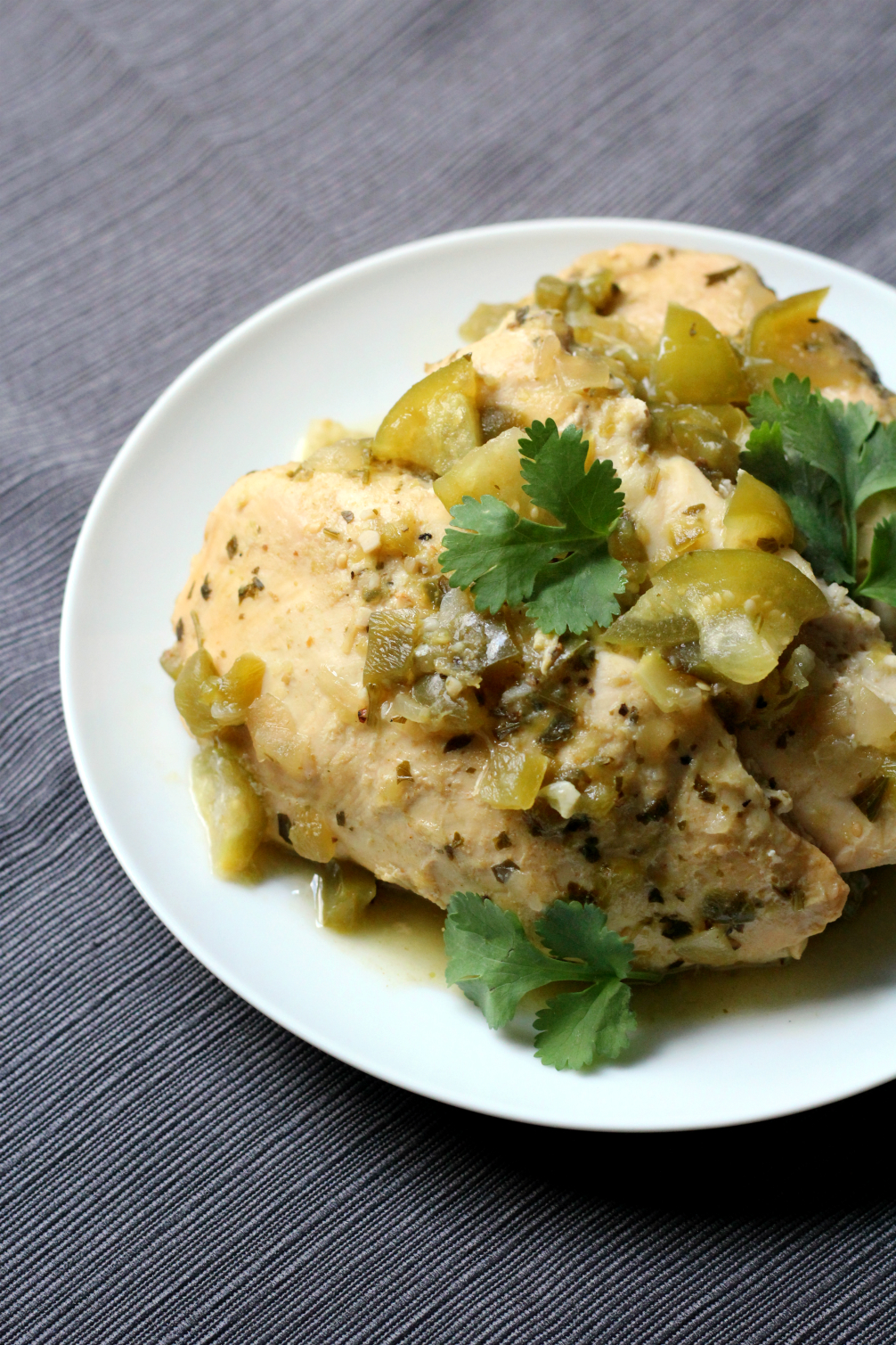 Slow Cooker Salsa Verde Chicken | Strength and Sunshine @RebeccaGF666 The classic green sauce, salsa verde with tomatillos, is the perfect addition to a simple slow cooker salsa verde chicken recipe for any easy and healthy weeknight dinner. Gluten-free, paleo, and full of flavor!