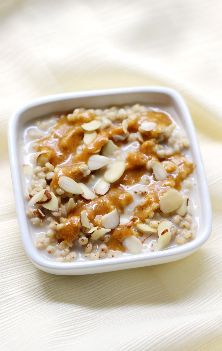 Caramel Almond Sorghum Porridge | Strength and Sunshine @RebeccaGF666 A delicious, healthy, whole grain breakfast porridge that's gluten-free and vegan. This Caramel Almond Sorghum Porridge will put your typical oatmeal to shame!