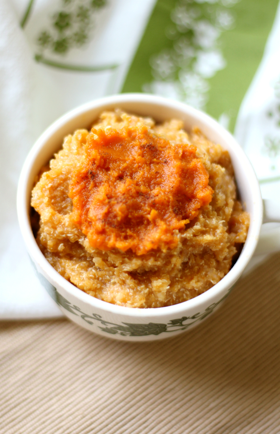 Pumpkin Pie Quinoa Flakes | Strength and Sunshine @RebeccaGF666 A delicious seasonal bowl of protein-packed Pumpkin Pie Quinoa Flakes for a fantastic breakfast for one! Gluten-free, vegan, and allergy-free, this comforting recipe will power you through all those cold weather mornings with lasting energy!
