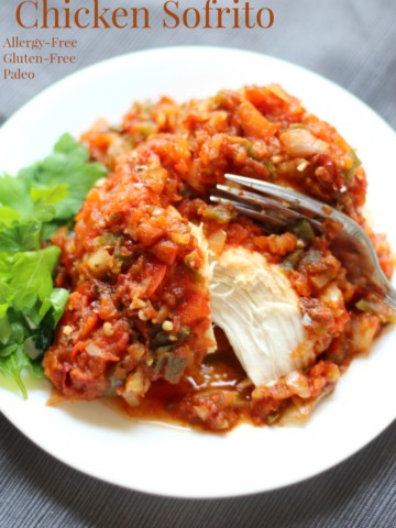 Slow Cooker Chicken Sofrito (Gluten-Free, Paleo) | Strength and Sunshine @RebeccaGF666 Time to wake up those taste buds! A super spicy and easy dinner recipe you can throw together in minutes! Slow Cooker Chicken Sofrito made right in your crockpot, gluten-free, paleo, and allergy-free! This flavor-packed healthy recipe gives you a dose veggies from the homemade salsa!