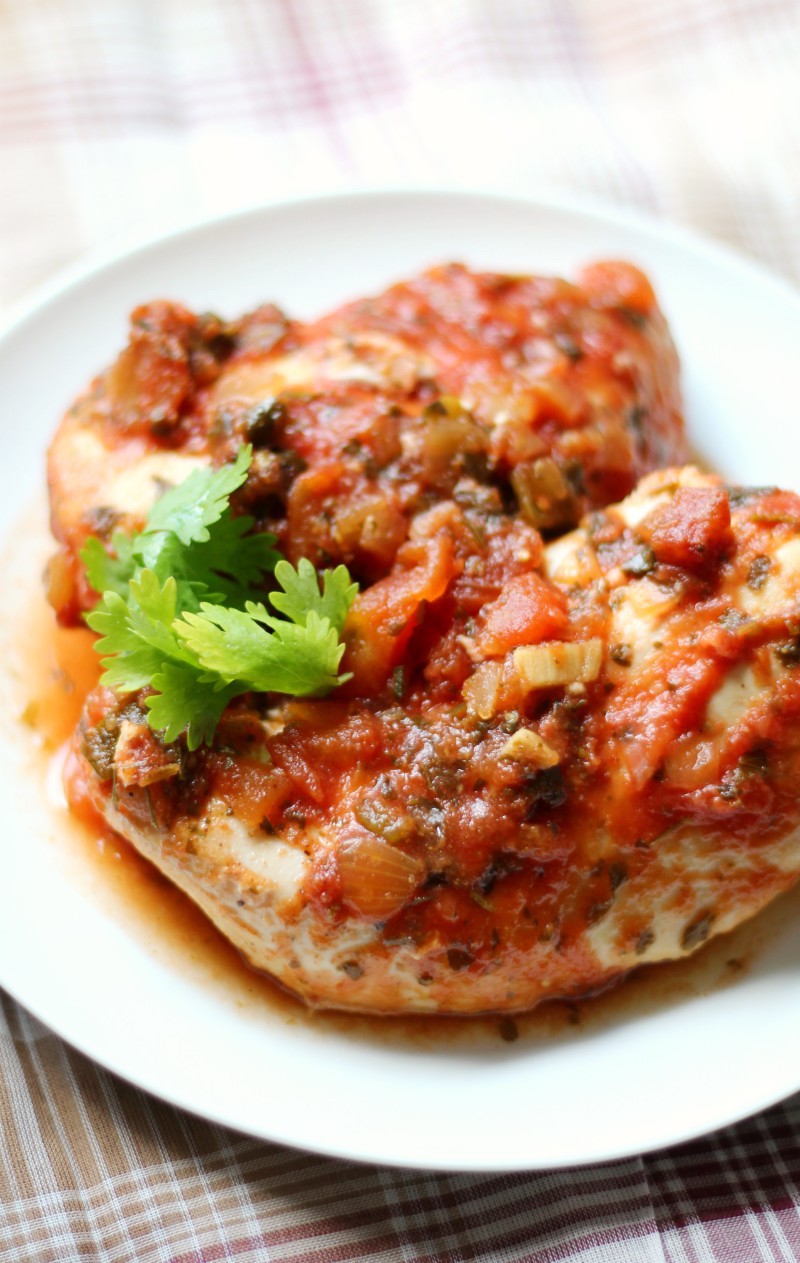 Slow Cooker Salsa Chicken (Gluten-Free, Paleo) | Strength and Sunshine @RebeccaGF666 The most delicious, moist, and easy slow cooker chicken yet! Slow Cooker Salsa Chicken requires just a few ingredients: your favorite salsa, some spices, and the chicken! The perfect healthy, gluten-free, paleo weeknight dinner to please everyone!