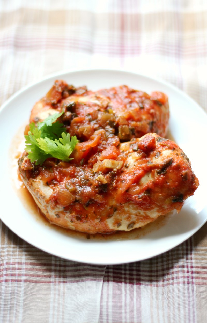 Slow Cooker Salsa Chicken (Gluten-Free, Paleo) | Strength and Sunshine @RebeccaGF666 The most delicious, moist, and easy slow cooker chicken yet! Slow Cooker Salsa Chicken requires just a few ingredients: your favorite salsa, some spices, and the chicken! The perfect healthy, gluten-free, paleo weeknight dinner to please everyone!