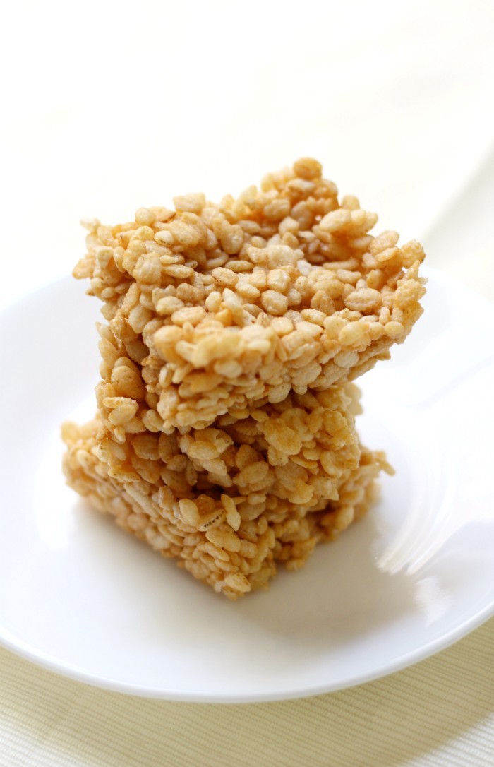 Homemade Gluten-Free Rice Krispie Treats (Allergy-Free, Sugar-Free, Vegan) | Strength and Sunshine @RebeccaGF666 Everyone loves that classic crispy sweet rice bar! Homemade Gluten-Free Rice Krispie Treats that are top-8 allergy-free, sugar-free, and vegan! Kids and moms will love this easy 2-ingredient no-bake recipe for the classic childhood snack!