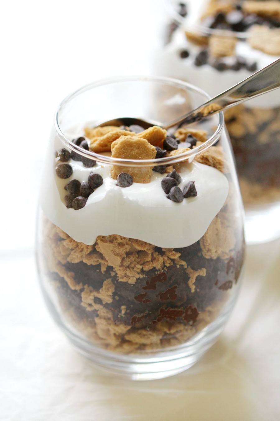 No-Bake Gluten-Free S'mores Parfait (Vegan, Allergy-Free) | Strength and Sunshine @RebeccaGF666 Easy, healthy, and delicious! A No-Bake Gluten-Free S'mores Parfait that's vegan, top 8 allergy-free, and uses homemade ingredients without the junk! A perfect summer dessert recipe the kids and adults will love (it's even secretly protein-packed)!