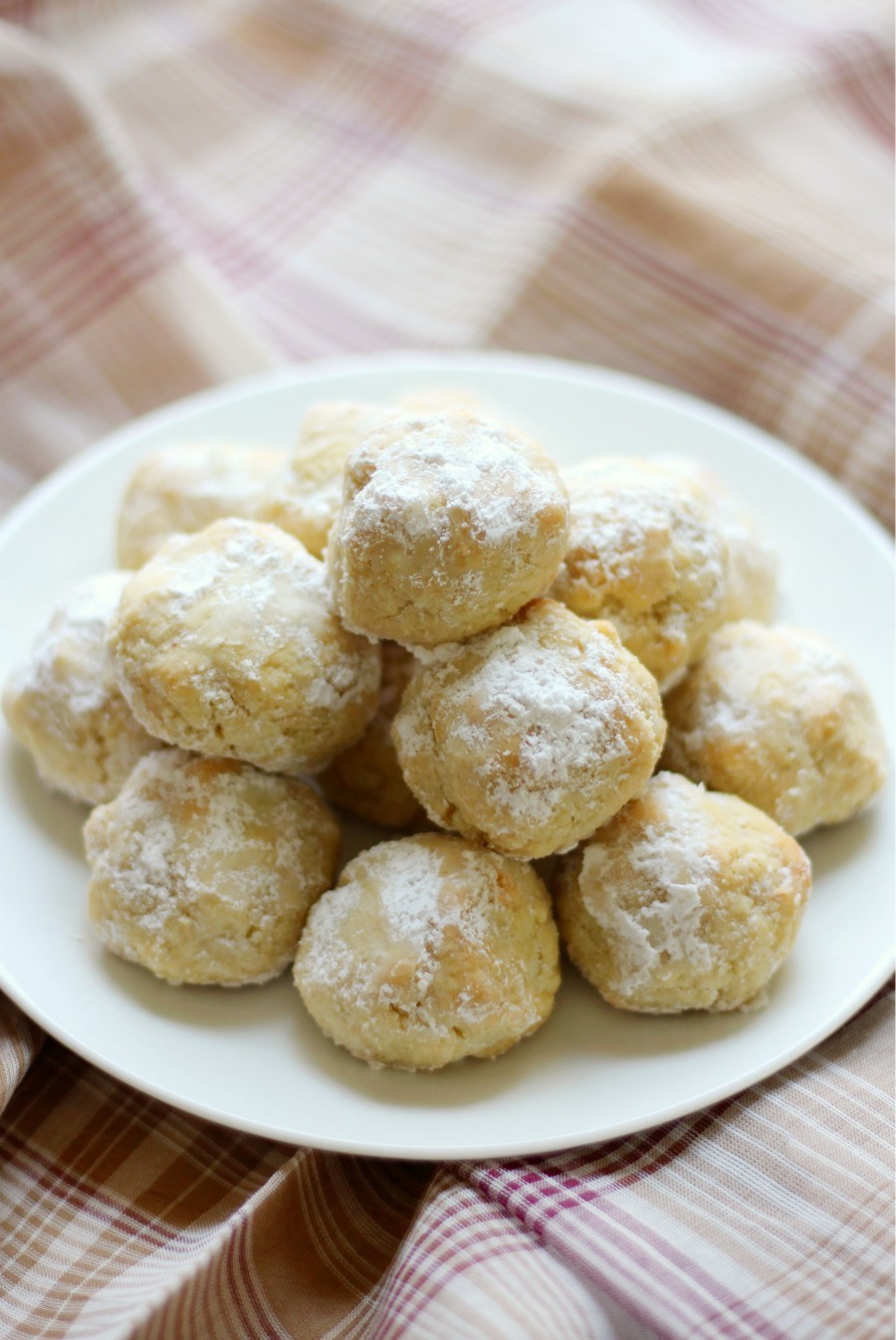 full-plate-snowball-cookies-stacked