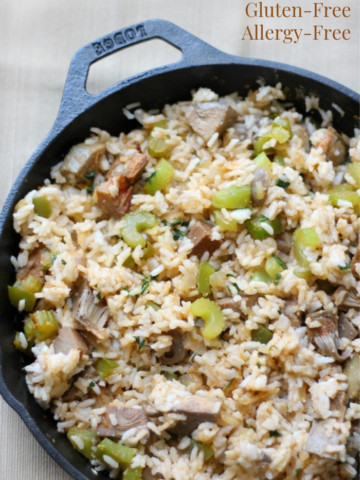 easy-vegan-dirty-rice-in-cast-iron-skillet