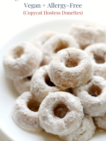 white-plate-mini-powdered-doughnuts-pin