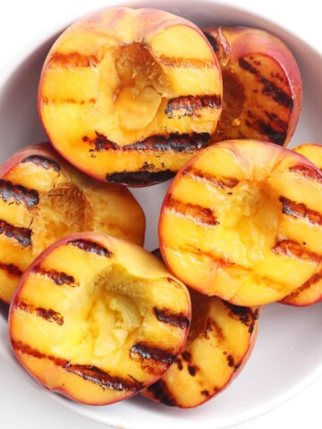 close up of grilled peaches in bowl