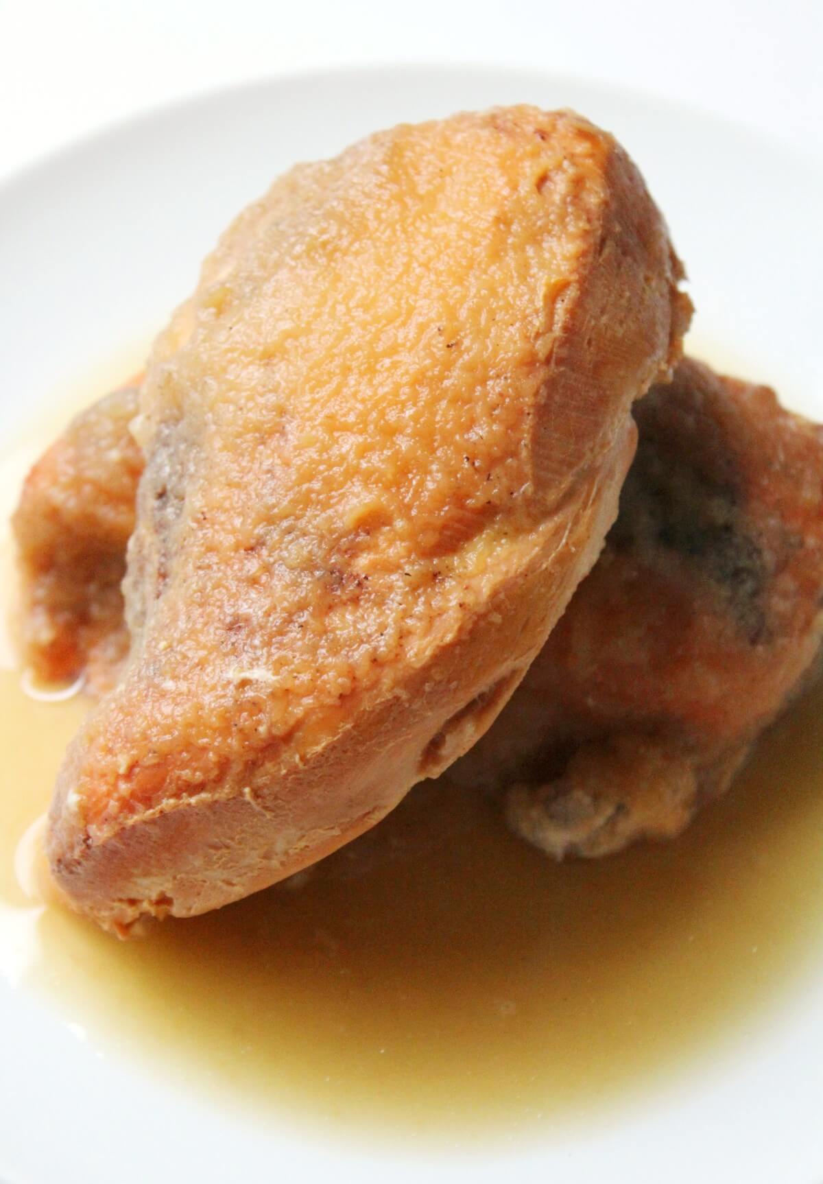 close up of slow cooker applesauce chicken breasts