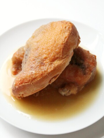 slow cooker applesauce chicken on plate