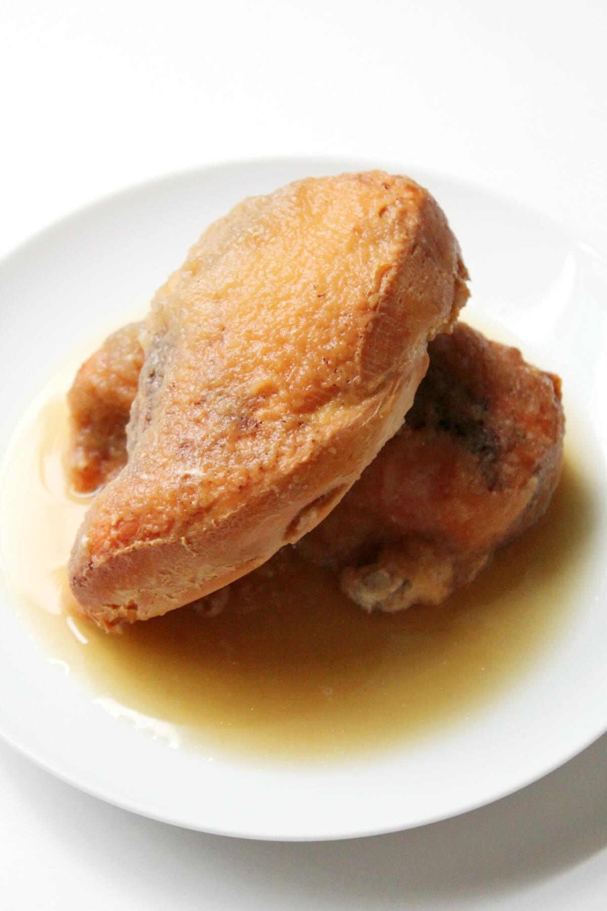 slow cooker applesauce chicken on plate
