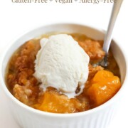peach dump cake with image text.